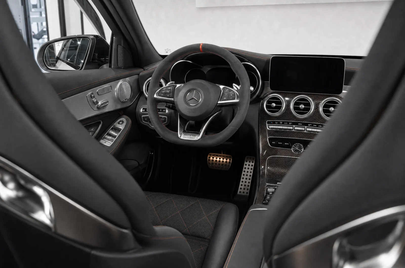 Mercedes-AMG C63 S, panelis