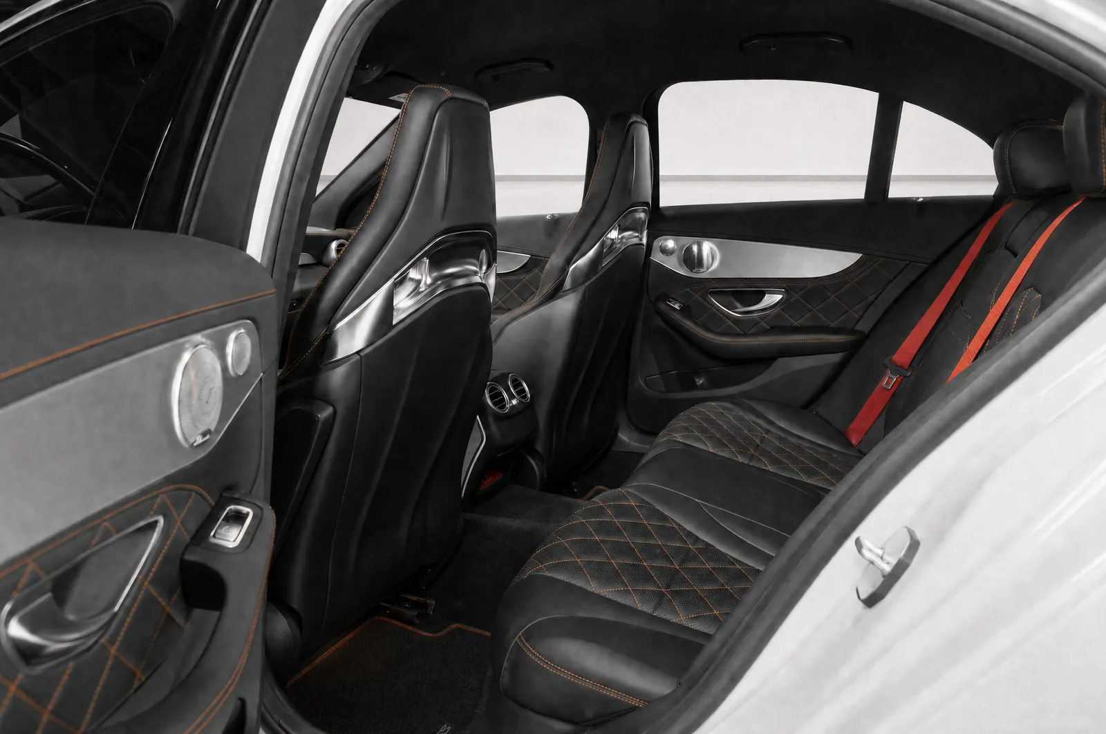 Mercedes-AMG C63 S, aizmugurējie sēdekļi