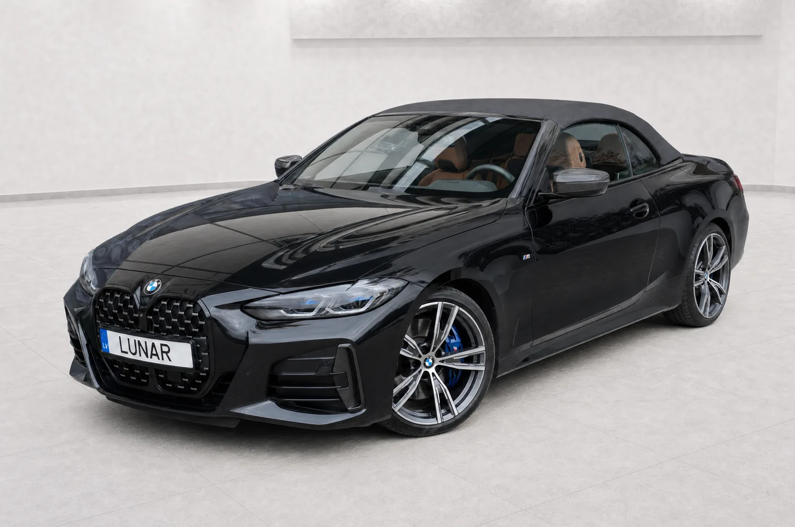 BMW / Mercedes kabriolets, priekšpuse tuvplānā