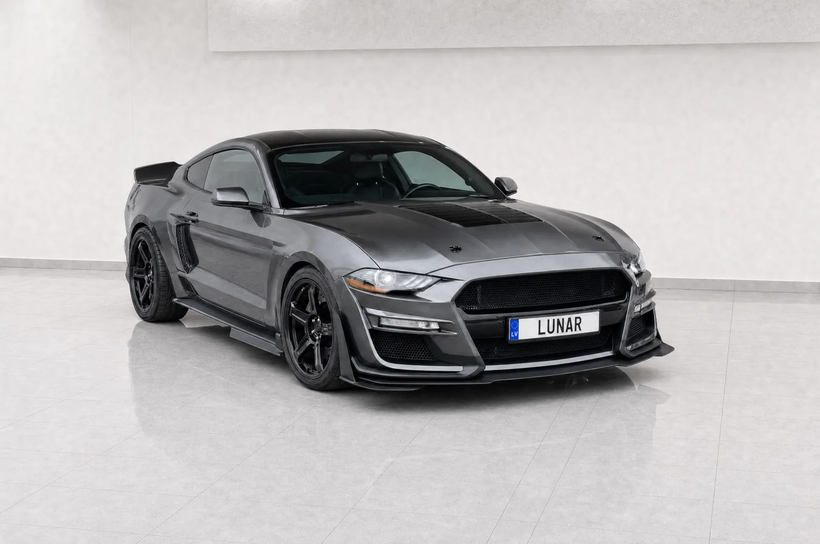 Ford Mustang GT, priekšpuse no labās puses