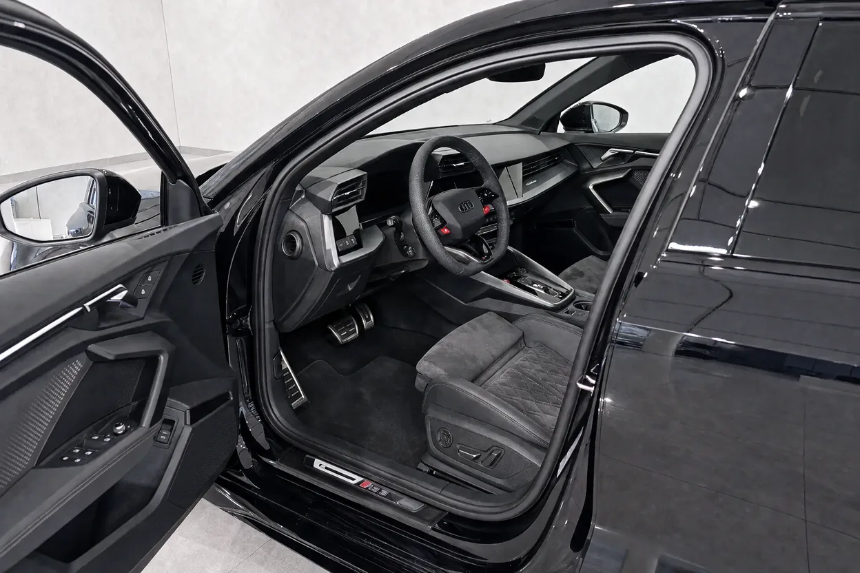 Audi RS3, vadītāja vieta